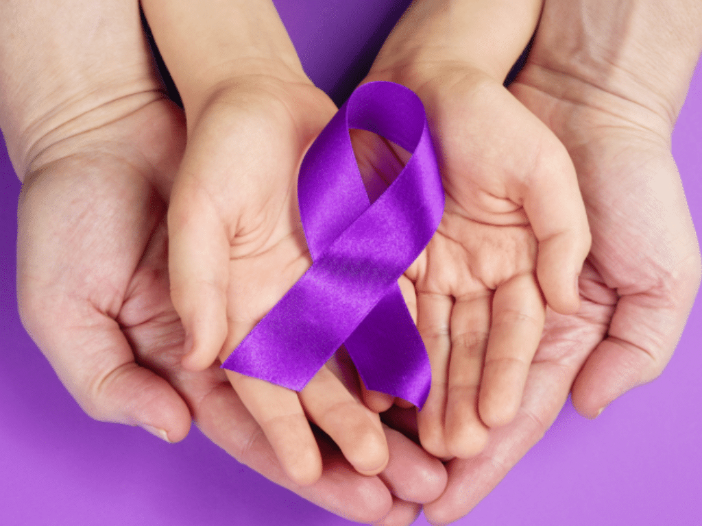 O Novembro Roxo destaca os desafios da prematuridade e a importância dos cuidados especializados para os pequenos guerreiros. Foto: Freepik