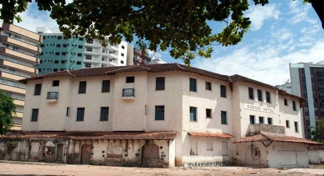 O icônico Radium Hotel, prestes a ser revitalizado, promete resgatar o glamour de Guarapari. Foto: Arquivo Pessoal