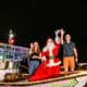 Papai Noel chega de barco na orla de São Pedro