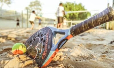 O torneio mundial de beach tennis reúne esportistas, inclusão e atrações diversas na Praia de Camburi. Foto: Divulgação