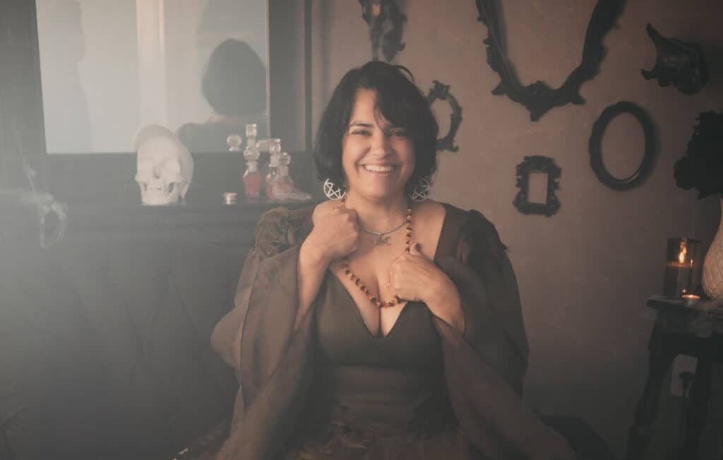 Tânia Gori, bruxa brasileira da escola de magia Casa de Bruxa