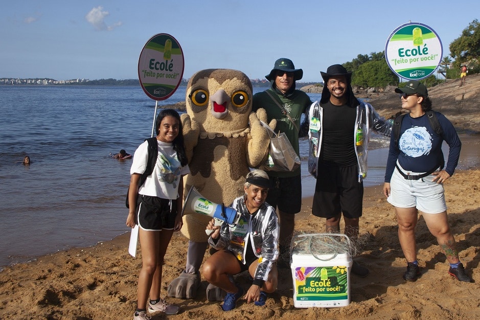 A campanha ecológica 'Ecolé: feito por você' transforma as praias da Ilha do Frade em um palco de conscientização ambiental e diversão. Foto: Divulgação