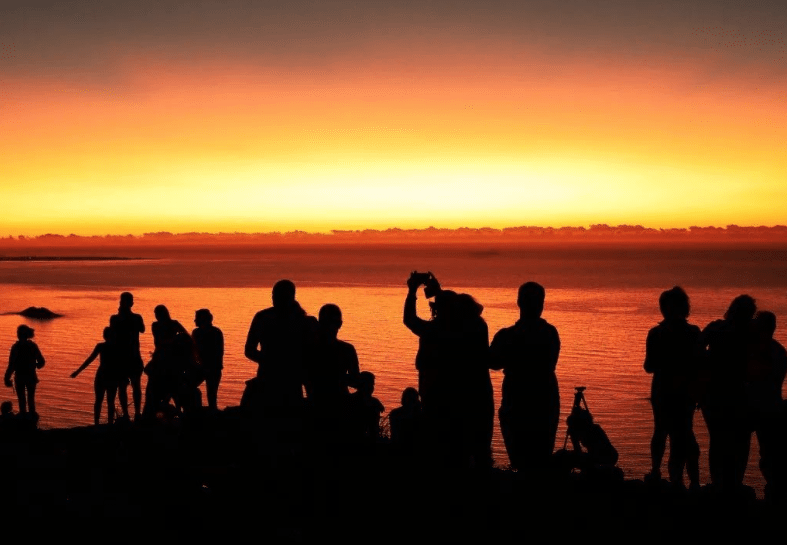 Nascer do Sol no Monte Aghá, em Piúma. Foto: Reprodução/Instagram/@vamopratrilha