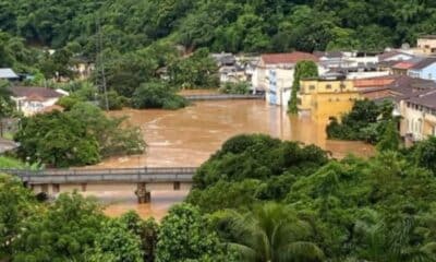 Rio atinge cota de inundação em Santa Leopoldina