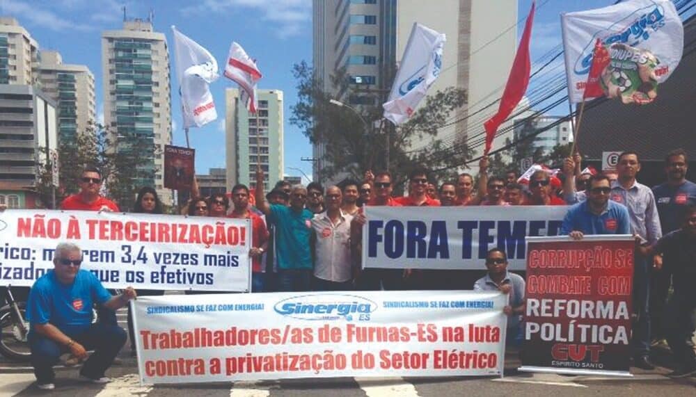 Protesto organizado pelo Sinergia-ES destaca a união dos eletricitários na luta por direitos e melhores condições de trabalho