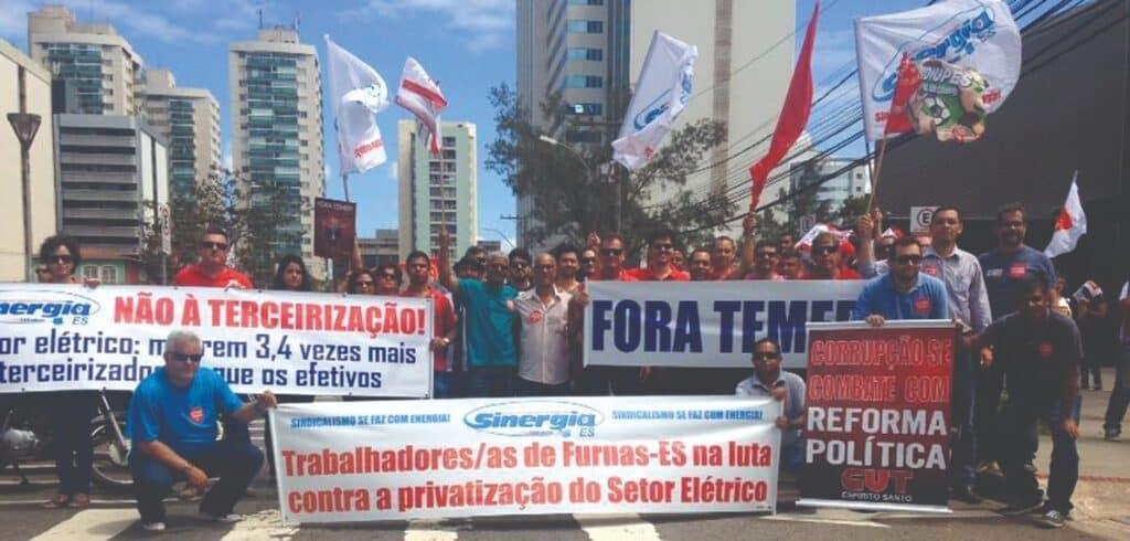 Protesto organizado pelo Sinergia-ES destaca a união dos eletricitários na luta por direitos e melhores condições de trabalho