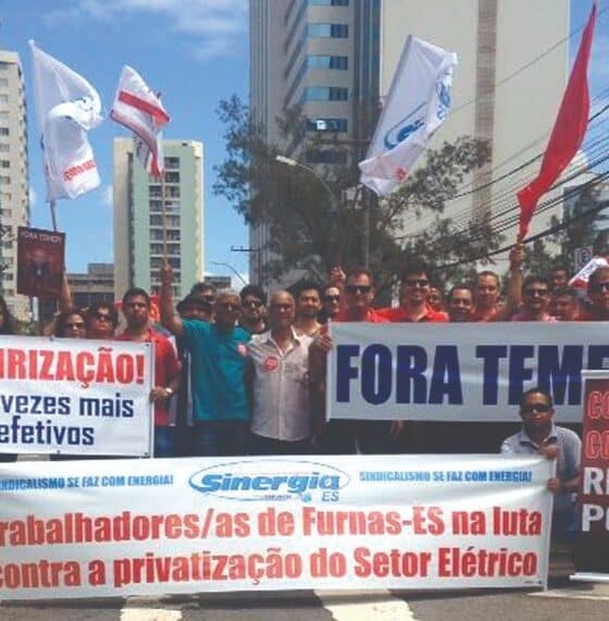 Protesto organizado pelo Sinergia-ES destaca a união dos eletricitários na luta por direitos e melhores condições de trabalho