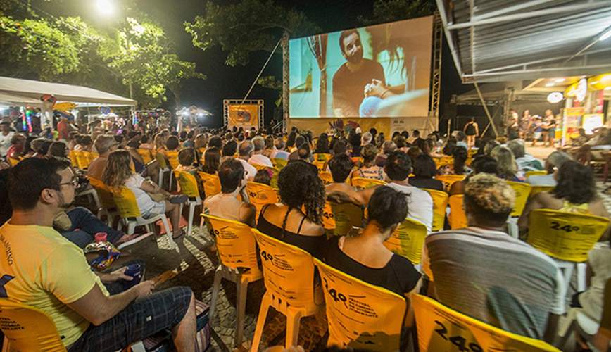 Cinema ao ar livre e música ao vivo: diversão garantida no Festival de Cinema de Vitória Itinerante. Foto: Divulgação