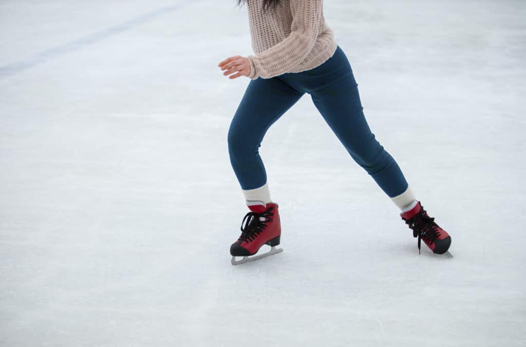 Patinação no gelo é a principal atração das férias no Boulevard Shopping. Foto: Freepik