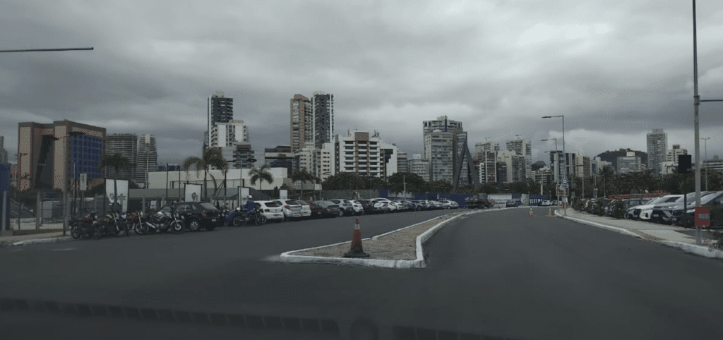 Avenida José Miranda Machado, na Curva da Jurema, passará a ser mão dupla, como parte das intervenções do Plano de Mobilidade Leste para melhorar o tráfego e o acesso à Ilha do Boi