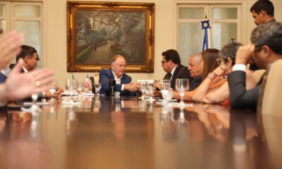 Marcelo Santos e os outros membros da nova Mesa Diretora foram recebidos por Casagrande, no Palácio Anchieta, após eleição na Ales. Foto: Hélio Filho/Secom