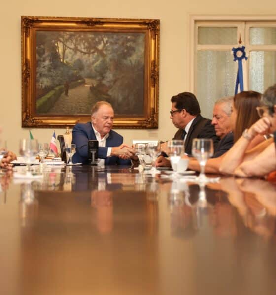 Marcelo Santos e os outros membros da nova Mesa Diretora foram recebidos por Casagrande, no Palácio Anchieta, após eleição na Ales. Foto: Hélio Filho/Secom