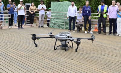 Drone agrícola sobrevoa o Parque da Fonte Grande durante o lançamento do programa 'Chuva de Sementes'