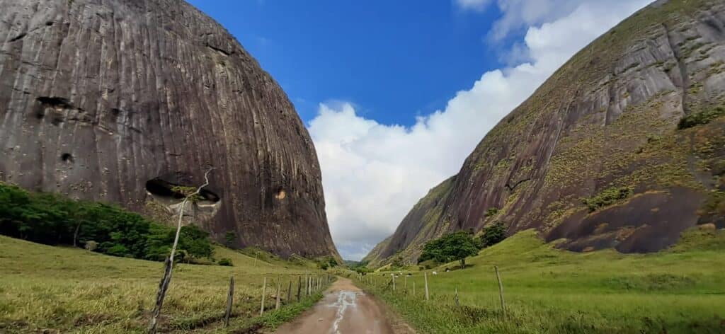 Caminho entre pedras. Foto: Divulgação