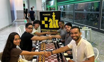 Jogadores de todas as idades se reúnem no encontro de xadrez do Shopping Montserrat para partidas amistosas. Foto: Divulgação