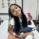 Geovana Victorino Rosa, de 7 anos, no hospital, com o pé enfaixado após acidente em parque de diversão, recebeu atendimento especializado e evitou amputação