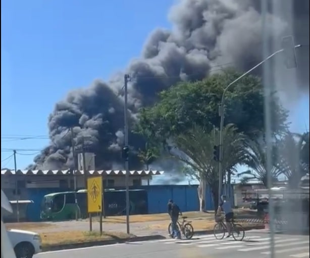 Incêndio em loja na Serra