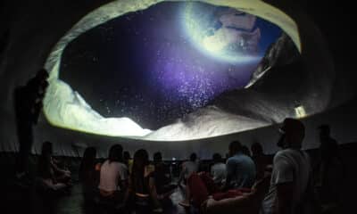 Com seis filmes imersivos e capacidade para 25 pessoas por sessão, o Planetário móvel transforma o Shopping Praia da Costa em portal de exploração espacial. Foto: Divulgação