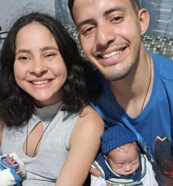 Paulla e Samuel com os filhos, Isaac e Noah, que vieram ao mundo há dois meses e representam a realização de um grande sonho do casal