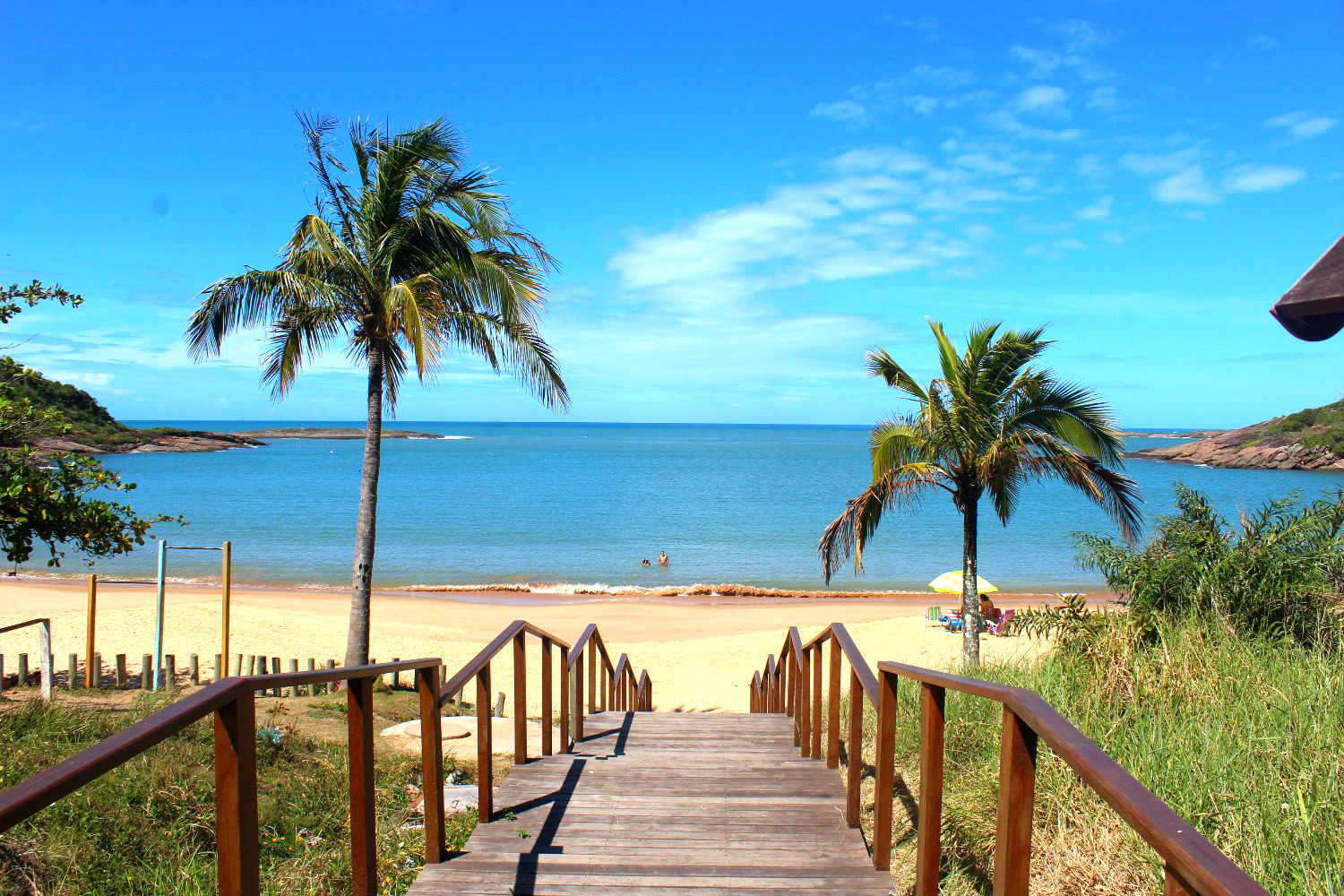 A Praia de Bacutia, eleita uma das mais românticas entre as praias de Guarapari, é perfeita para momentos inesquecíveis. Foto: Arquivo Pessoal