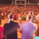 Ricardo Ferraço e Casagrande, de costas, no palco do Jesus Vida Verão, em Vila Velha. Foto: reprodução do Instagram