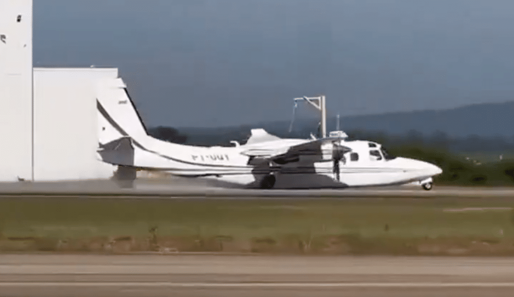 Avião fez pouso de barriga após problema no trem de pouso. Foto: Reprodução