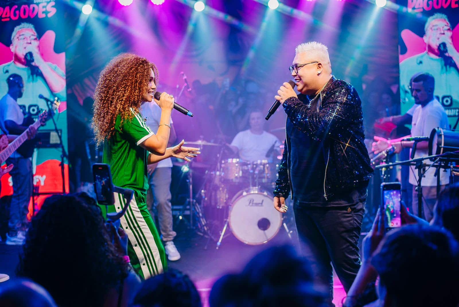 Com participação de Thaís Macedo, Vitor Limma traz 'Só Pro Meu Prazer' e uma nova versão de 'E Agora' para encantar os fãs do pagode. Foto: Vitor Debold