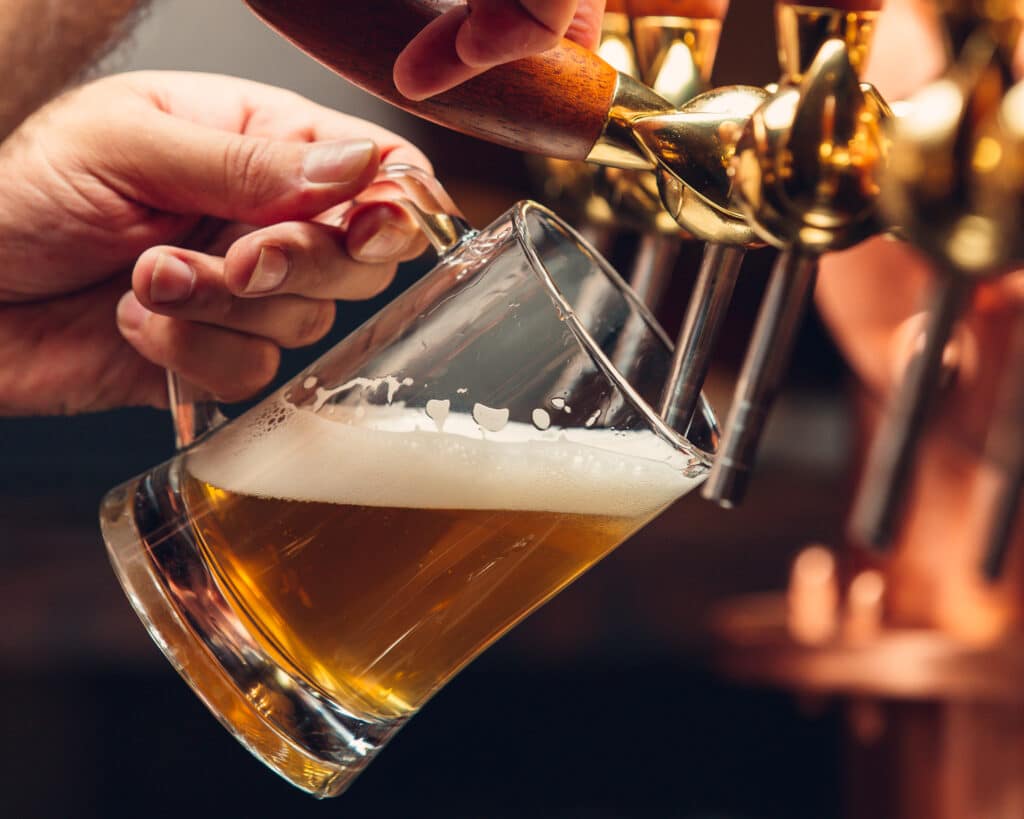 Cerveja é uma das bebidas mais consumidas no país. Foto: Freepik