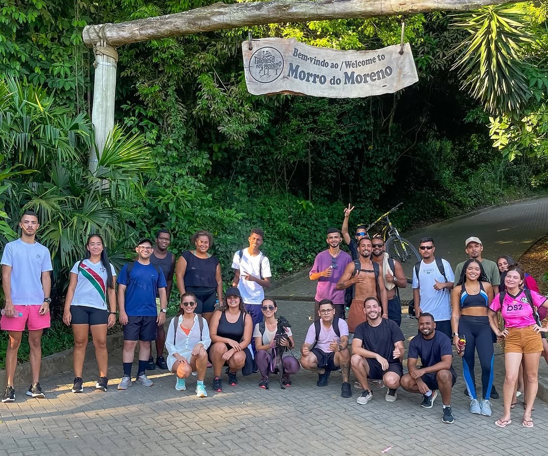 Participantes do Rolê com Rapha desbravam trilhas do Morro do Moreno com vista para Vitória. Foto: Reprodução/ Instagram (@raphaelpagiola)