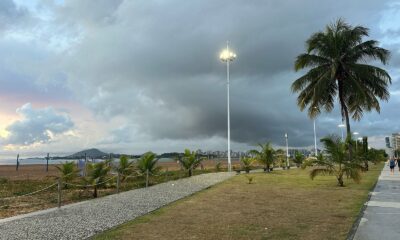 Tempo nublado - chuva - Praia de Camburi, em Vitória - previsão do tempo