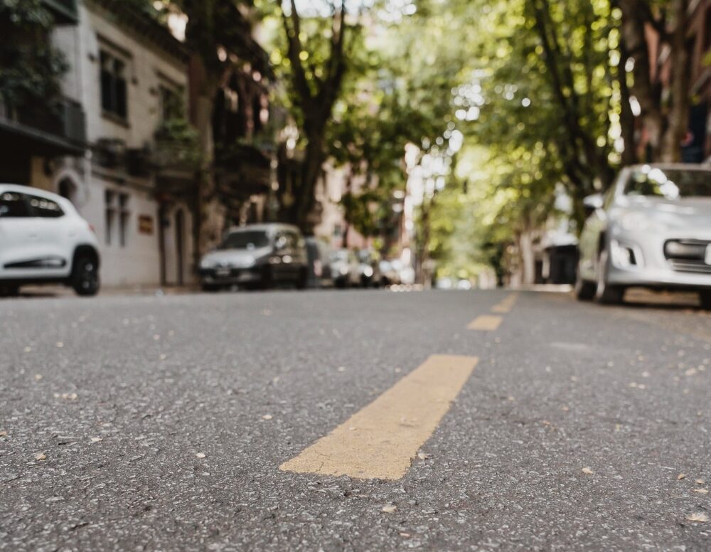 Vaga de estacionamento na rua com rotativo