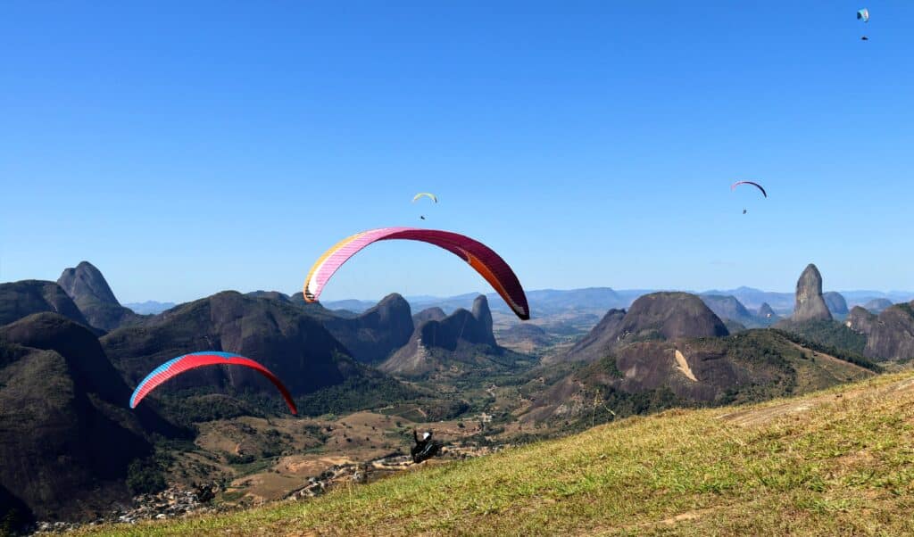 Voo livre de parapente em Pancas