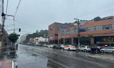 Chuva na avenida Leitão da Silva, em Vitória; previsão do tempo