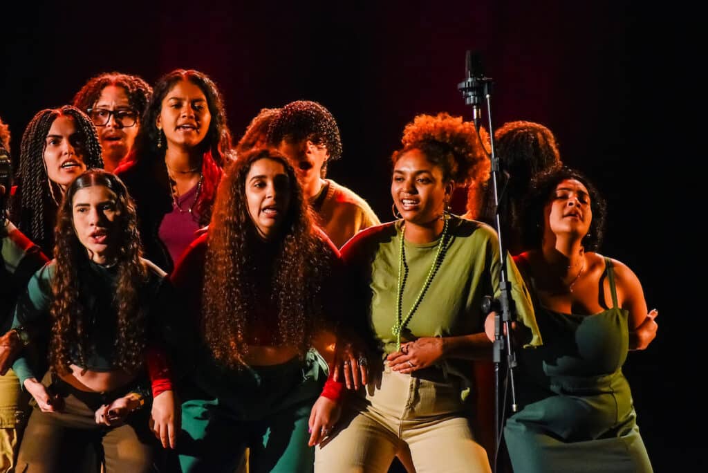 Concerto Vale Música para escolas no teatro da Ufes
