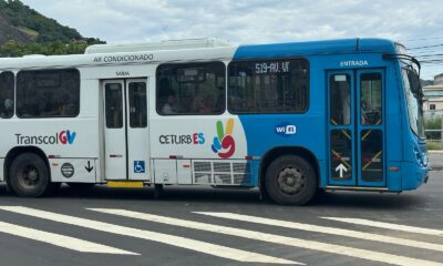 Ônibus do Transcol na avenida Leitão da Silva, em Vitória