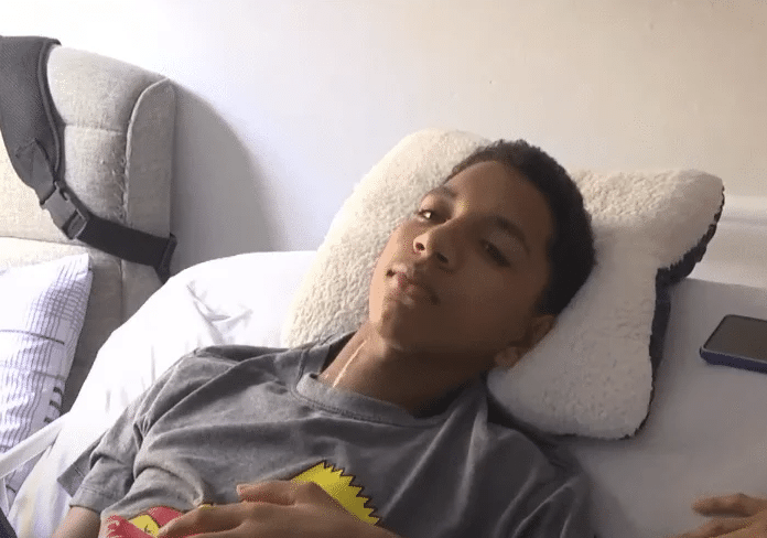Paulo Victor, de 16 anos, sofreu trauma na coluna em dia de lazer na Praia da Costa