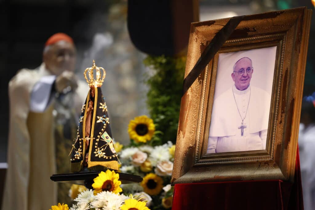 Papa Francisco morreu na última segunda-feira (21) e recebeu milhares de homenagens no mundo. Foto: Fernando Frazão/Agência Brasil