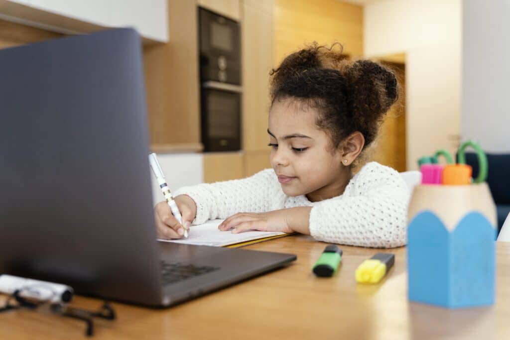 superinteligentes; estudo; criança estudando; educação