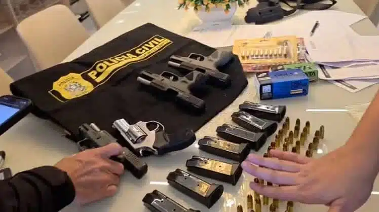 Armas e munições apreendidas na ação. Foto: PCES