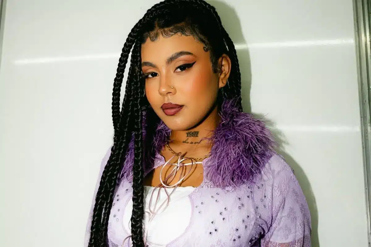 Budah comanda o palco Factory no The Town em 6 de setembro, representando o R&B capixaba ao lado de Travis Scott e Lauryn Hill. Foto: Reprodução/Instagram/@budah/@rafaelaurbanin