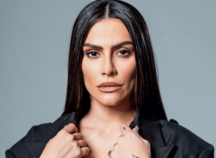 Cléo Pires relata alterações faciais causadas pelo bruxismo e alerta para riscos da DTM, disfunção associada ao estresse que provoca dores de cabeça e zumbido. Foto: Reprodução da internet