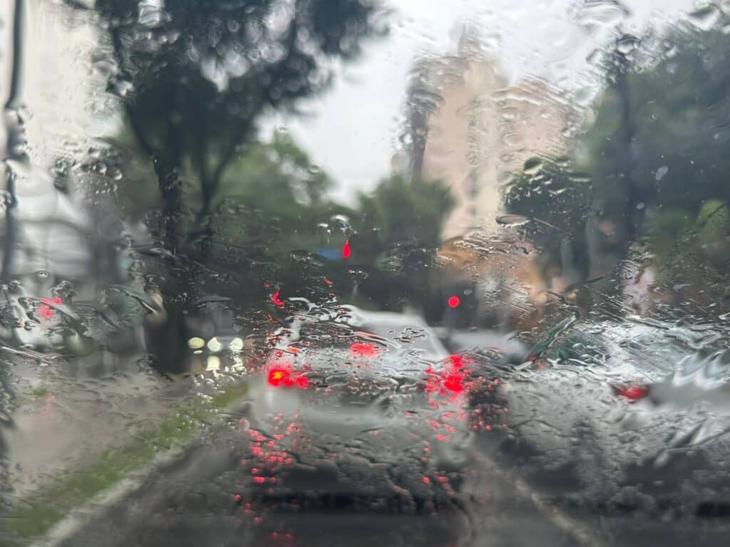 Chuva na avenida Rio Branco, em Vitória
