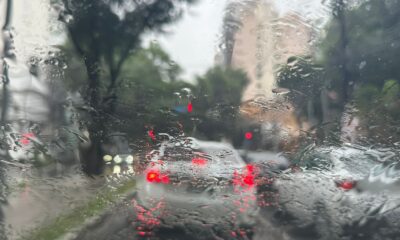 Chuva na avenida Rio Branco, em Vitória