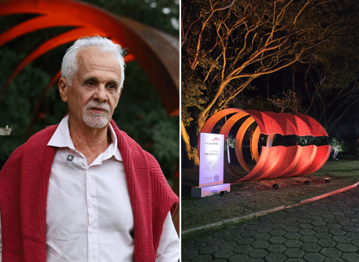 A escultura de aço de José Carlos Vilar une resistência e leveza, refletindo o movimento das ondas e a cultura local no Parque Cultural Casa do Governador. Foto: Divulgação