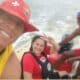 Praticante de canoa havaiana é resgatada em praia de Camburi, Vitória