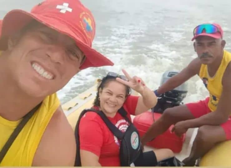 Praticante de canoa havaiana é resgatada em praia de Camburi, Vitória