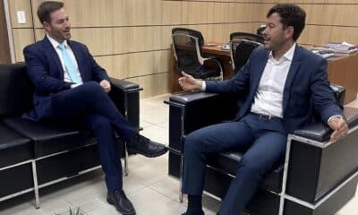 Renzo Vasconcelos e Arnaldinho conversam (2022). Foto: reprodução Facebook