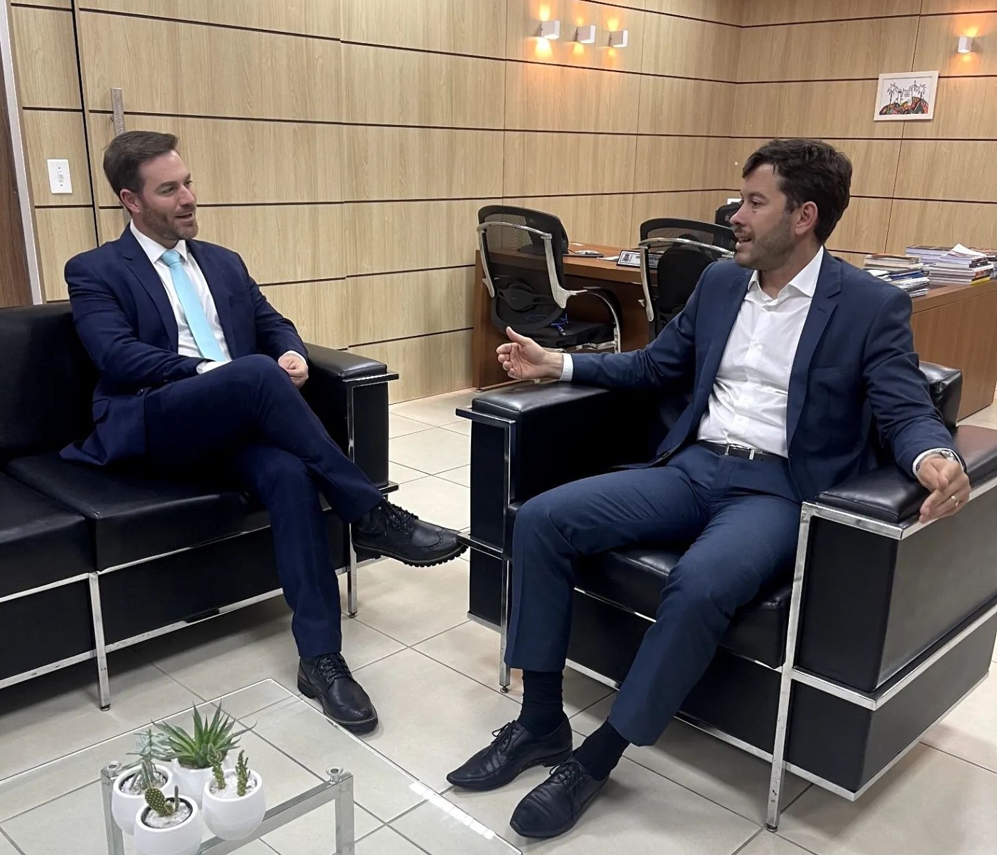 Renzo Vasconcelos e Arnaldinho conversam (2022). Foto: reprodução Facebook