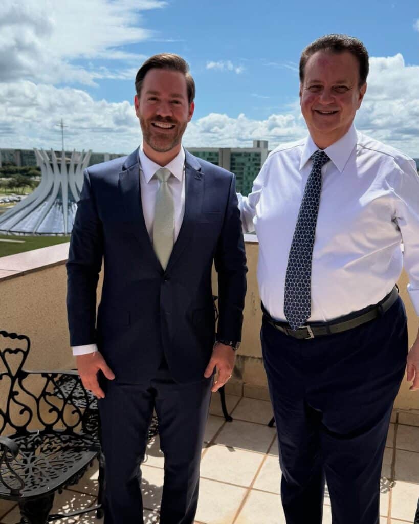 Renzo Vasconcelos, em uma das muitas fotos de visitas a Kassab que tem em seu Facebook