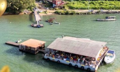 O restaurante flutuante Di Marino funcionava na Prainha da Glória, em Vila Velha. Foto: Divulgação